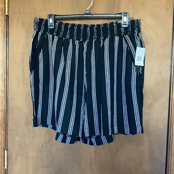 Napa valley striped pull on short w crochet detail linen blend 3X - Picture 4 of 15